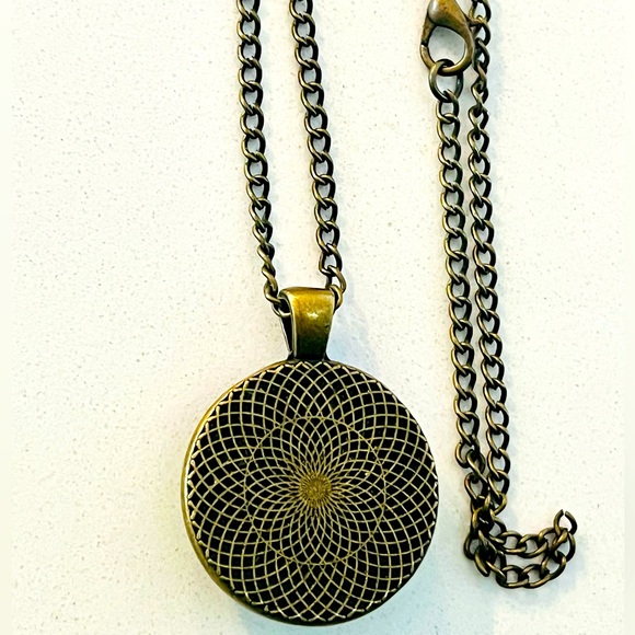 Vintage Kodak Camera Lens Pendant on 26” Bronze Necklace Chain - Picture 4 of 5